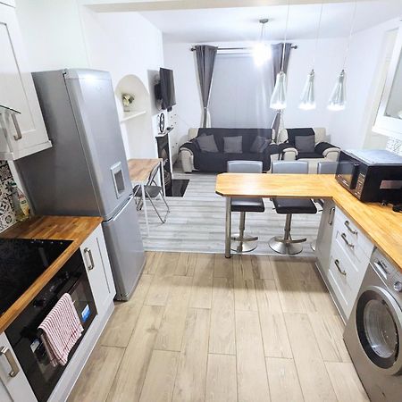 Bromley Serviced Apartments - Beckenham Place Park - London - 2 Bed House - Free Parking - 2 Beds 1 Sofabed エクステリア 写真